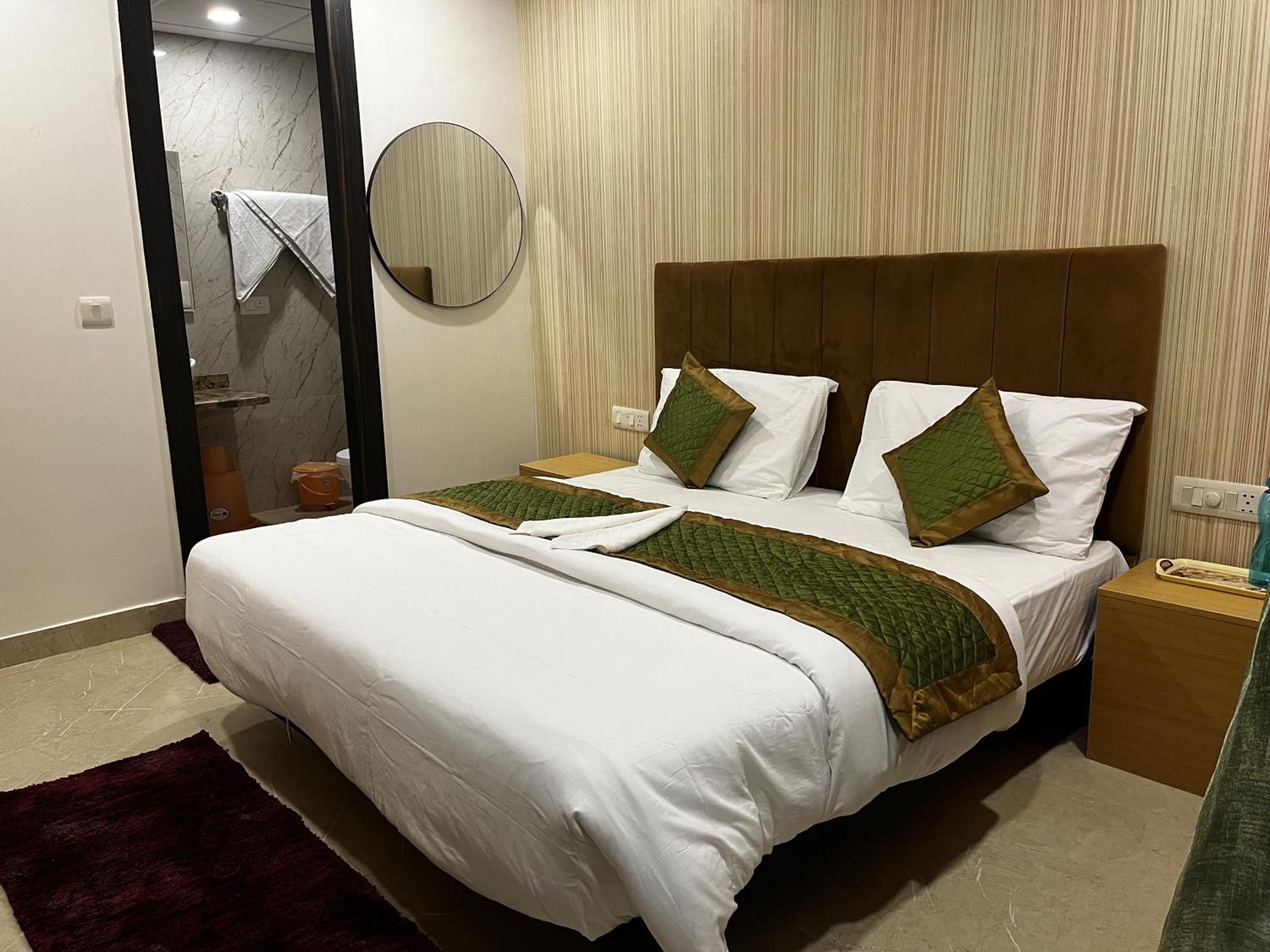 Roomquet Comfort Inn Аллахабад Екстер'єр фото