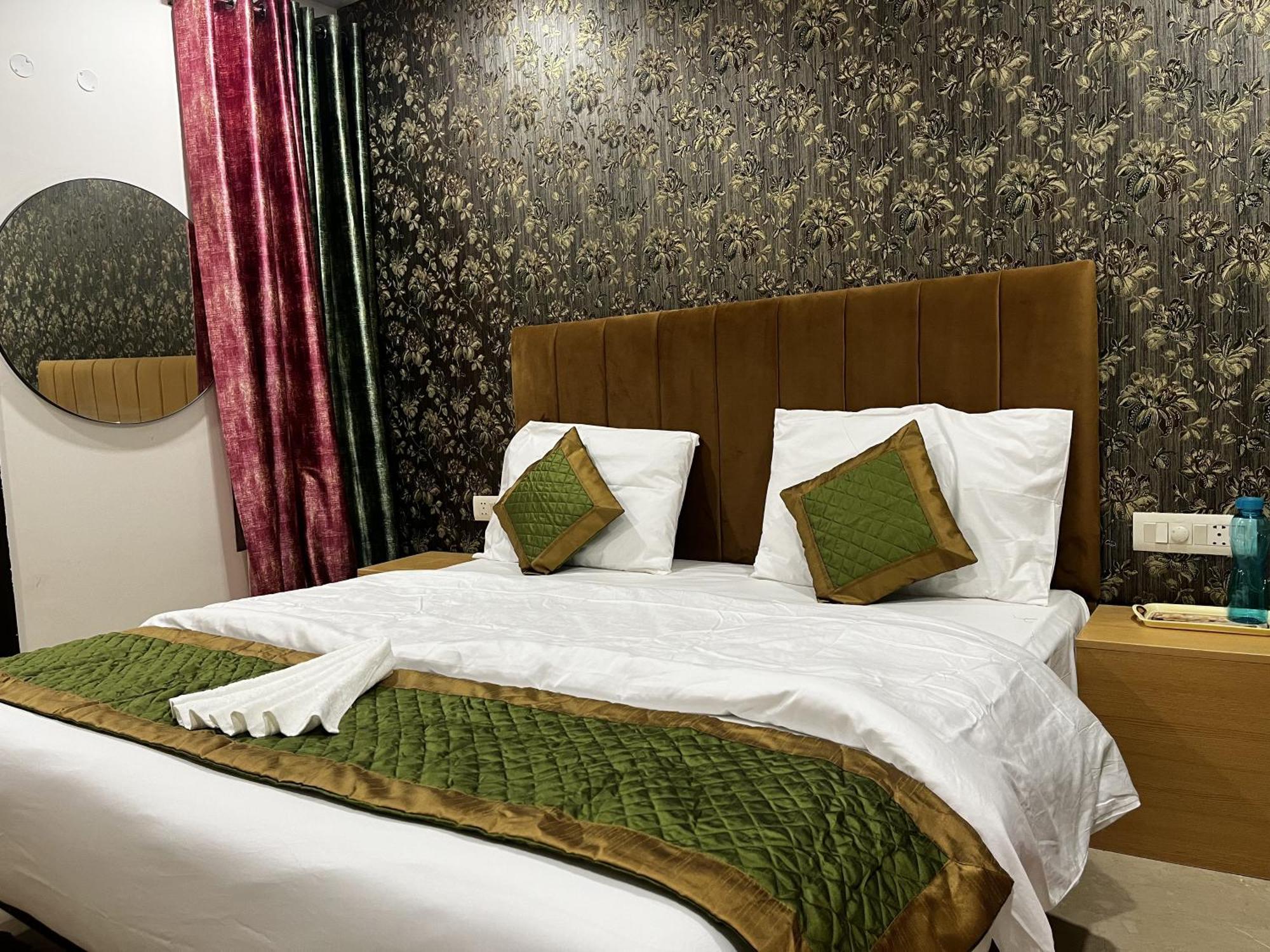 Roomquet Comfort Inn Аллахабад Екстер'єр фото